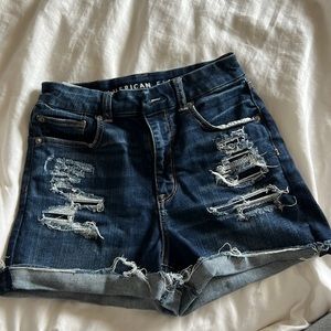 American eagle dark washed shorts. ‘Curvy Hi-Rise Shortie’ size 2. Like new